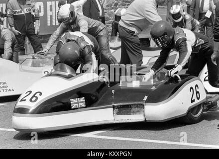 Concorrente non 26, 1986 Sidecar TT, Isola di Man gare TT, Tourist Trophy. Foto Stock