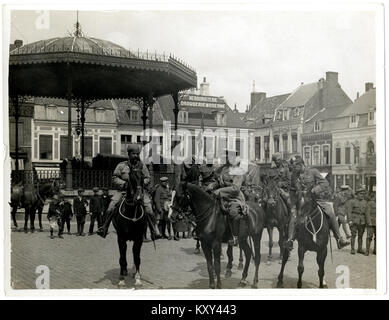 Gen. Sir J. Willcocks con personale e escort (foto) 24-195 Foto Stock