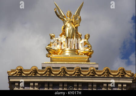 Statua L'Harmonie, Opera Garnier, 2012, Parigi, Francia. Foto Stock