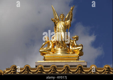 Statua L'Harmonie, Opera Garnier, 2012, Parigi, Francia. Foto Stock