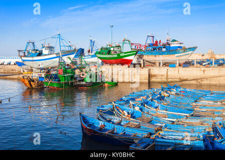 ESSAOUIRA, Marocco - 20 febbraio 2016: barche ormeggiate in Skala du Port a Essaouira, Marocco. Foto Stock