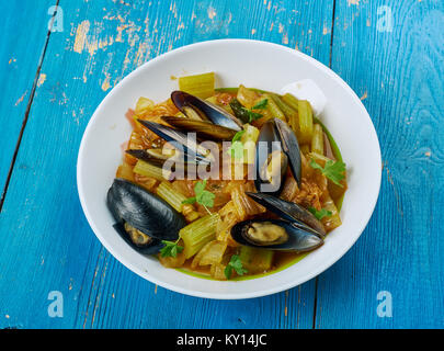 Le cozze in stile di Bruxelles con legumi stufati Foto Stock