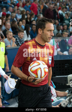 Il controverso arbitro portoghese Artur Dias entra nel Red Bull Arena per stasera UEFA Europa League match tra FC Red Bull Salisburgo e Celtic FC. Gonzales foto/Christoph Oberschneider. Foto Stock