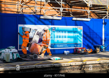 Tornando a miglioramenti apportati per la stazione Forest Gate, Forest Gate, Londra, E7 Foto Stock