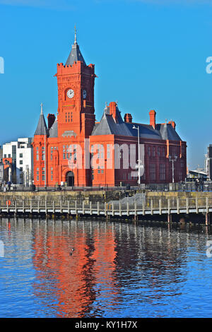 L'Edificio Pierhead in Cardiff Bay è parte del National Assembly for Wales station wagon. Un grado che ho elencato la costruzione. Foto Stock