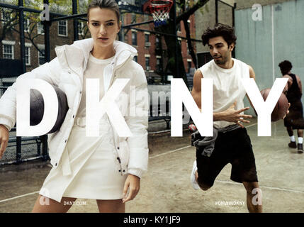 2010S UK DKNY Magazine annuncio pubblicitario Foto Stock