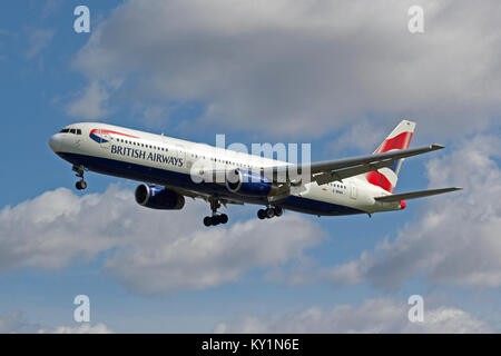 British Airways Boeing 767-336 G-BNWA in atterraggio a Londra Heathrow Foto Stock