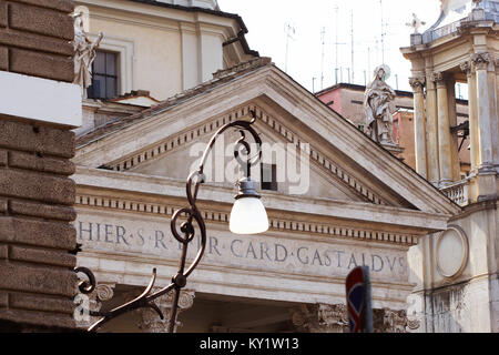 Santa Maria in Montesanto chiesa in Piazza del Popolo Roma, Italia Foto Stock