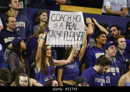 Seattle, WA, Stati Uniti d'America. Xi gen, 2018. Dawg Pack tifosi mostrano il loro apprezzamento per il pullman Hopkins durante una PAC12 gioco di basket tra il Washington Huskies e cal orsi. Il gioco è stato giocato al Hec ed Pavilion a Seattle, WA. Jeff Halstead/CSM/Alamy Live News Foto Stock