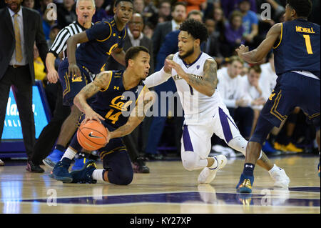 Seattle, WA, Stati Uniti d'America. Xi gen, 2018. UW point guard David Crisp (1) Pressioni Cal Don Coleman (14) durante una PAC12 gioco di basket tra il Washington Huskies e cal orsi. Il gioco è stato giocato al Hec ed Pavilion a Seattle, WA. Jeff Halstead/CSM/Alamy Live News Foto Stock