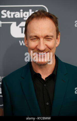 Beverly Hills, Stati Uniti d'America. Xi gen, 2018. David Thewlis assiste la XXIII edizione critica' Choice Awards a Barker Hangar di Santa Monica, Los Angeles, Stati Uniti d'America, il 11 gennaio 2018. Credito: Hubert Boesl - nessun filo SERVICE - Credit: Hubert Boesl/dpa/Alamy Live News Foto Stock