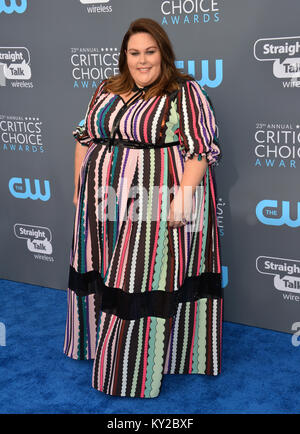 Santa Monica, California, Stati Uniti d'America. Xi gen, 2018. Chrissy Metz alla XXIII edizione critica' Choice Awards a Barker Hangar di Santa Monica Immagine: Sarah Stewart Credito: Sarah Stewart/Alamy Live News Foto Stock