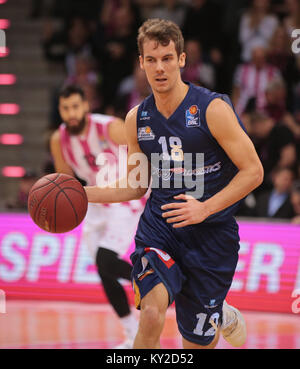 Bonn, Germania, 11 gennaio 2018, Basket, cesti di Telekom Bonn vs Eisbaeren Berlin: Lars Wendt (Bremerhaven) aziona la pallina. Credito: Juergen schwarz/Alamy Live News Foto Stock