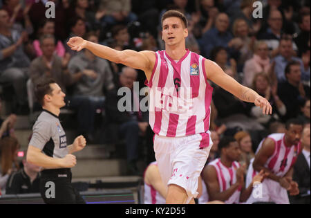 Bonn, Germania, 11 gennaio 2018, Basket, cesti di Telekom Bonn vs Eisbaeren Berlin: Tomislav Zubcic (Bonn) celebra. Credito: Juergen schwarz/Alamy Live News Foto Stock