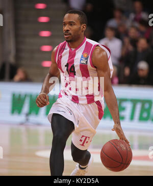 Bonn, Germania, 11 gennaio 2018, Basket, cesti di Telekom Bonn vs Eisbaeren Berlin: Josh Mayo (Bonn) aziona la pallina. Credito: Juergen schwarz/Alamy Live News Foto Stock