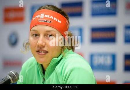 Ruhpolding in Germania. Xii gen, 2018. Atleta tedesco Laura Dahlmeier parla ad una conferenza stampa in occasione della Coppa del Mondo di Biathlon a Ruhpolding, Germania, 12 gennaio 2018. Credito: Sven Hoppe/dpa/Alamy Live News Foto Stock