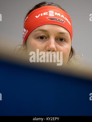 Ruhpolding in Germania. Xii gen, 2018. Atleta tedesco Laura Dahlmeier parla ad una conferenza stampa in occasione della Coppa del Mondo di Biathlon a Ruhpolding, Germania, 12 gennaio 2018. Credito: Sven Hoppe/dpa/Alamy Live News Foto Stock