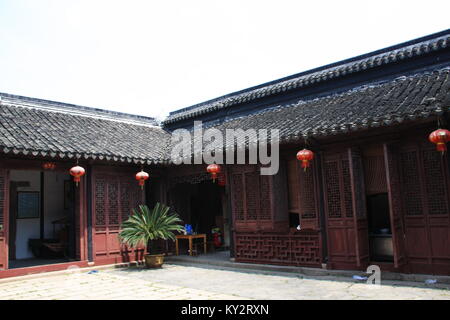 All'interno del locale cinese casa nella città vecchia di Suzhou. Viaggiare a Suzhou City in Cina nel 2009 Aprile 17th. Foto Stock