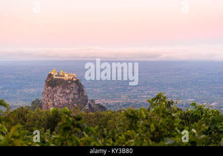 Taung Kalat Monastero Foto Stock