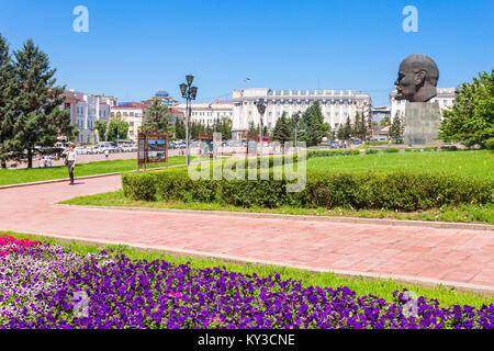 ULAN-UDE, Russia - 15 luglio 2016: Il più grande monumento di testa del leader sovietico Vladimir Lenin mai costruito situato in Ulan-Ude. Ulan-Ude è la capitale ci Foto Stock