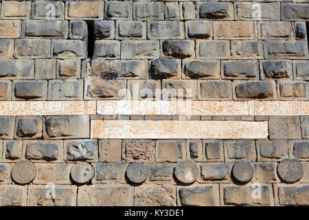 Muro di pietra del teatro romano di Bosra, Siria Foto Stock