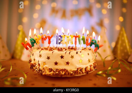 Felice torta di compleanno Foto stock - Alamy