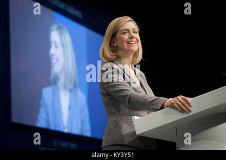 Recentemente eletto MP per Morley e Outwood Andrea Jenkyns, rivolgendosi ai delegati il secondo giorno del partito conservatore conferenza annuale a Manchester. La conferenza ha avuto luogo tra il 4-7 ottobre e che è stato il primo dato che i conservatori hanno vinto i 2015 elezioni generali britanniche. Foto Stock