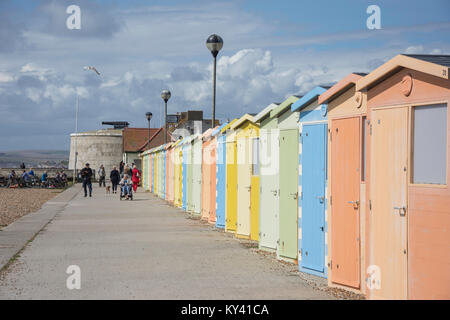 Seaford Head e cabine da spiaggia Seaford, Seaford, East Sussex, England, Regno Unito Foto Stock