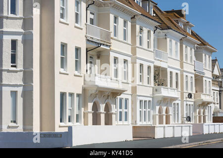 Case sul lungomare sulla spianata, Seaford, East Sussex, England, Regno Unito Foto Stock