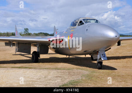 De Havilland Vampire al Wings Over Wairarapa Airshow, Hood Aerodrome, Masterton, nuova Zelanda. Parcheggiata sull'erba Foto Stock