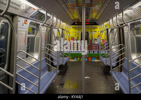 Un vuoto di New York City Transit Authority alla metropolitana auto sulla "E" linea, visto a itsWorld Trade Center terminus in Lower Manhattan a New York il Giovedì 4 Gennaio, 2018. (Â© Richard B. Levine) Foto Stock