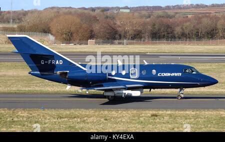 G-FRAD, un Dassault Falcon 20 azionato da Cobham Aviation Services, presso l'Aeroporto di Prestwick durante l'esercizio comune della Warrior 13-1. Foto Stock