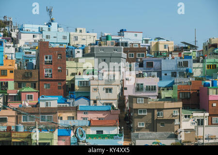 Cultura Gamcheon Village e il blu del cielo di Corea Foto Stock
