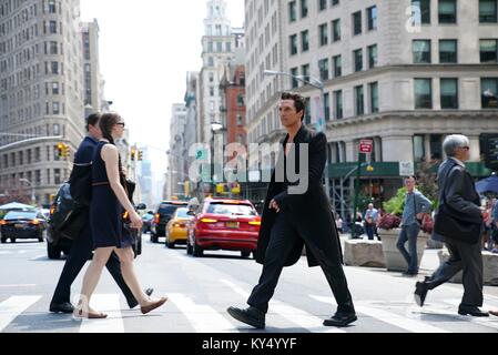 Data di rilascio: 28 luglio 2017 Titolo: La Torre scuro STUDIO: Columbia Pictures Regista: Nikolaj Arcel trama: Gunslinger Roland Deschain effettua il roaming selezionando un vecchio West-come il paesaggio in cerca del buio torre, nella speranza che il raggiungimento di esso consentirà di preservare il suo mondo morente starring: MATTHEW MCCONAUGHEY come Walter. (Credit: Columbia Pictures/Entertainment Immagini) Foto Stock