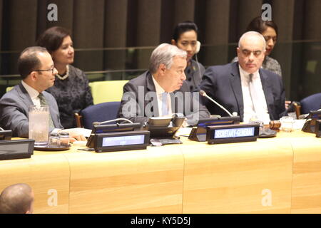 Onu, New York, Stati Uniti d'America. Xii gen, 2018. Nazioni Unite Sec-Gen Antonio Guterres ha parlato come l'Egitto ha assunto la presidenza del gruppo di 77 e la Cina. Foto: Matthew Russell Lee / città interna premere Foto Stock