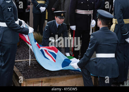 Llanystumdwy, Gwynedd, Regno Unito. Xii gen, 2018. Regno Unito. La RAF, il Lord Luogotenente di Gwynedd, Gwynedd consiglio e Galles ricorda commemorare il Primo Ministro David Lloyd George's 1917 la decisione di creare il primo al mondo indipendente di Air Force nel 1918, con l'inaugurazione di un giardino commeorative nella motivazione del Lloyd George Museum. Credito: Michael Gibson/Alamy Live News Foto Stock