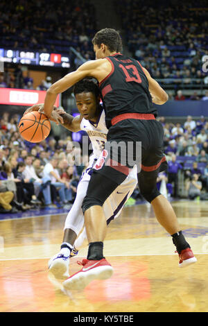 Seattle, WA, Stati Uniti d'America. Xiii gen, 2018. Stanford di Oscar da Silva (13) difende contro UW guard Nahziah carter (11) durante una PAC12 gioco di basket tra il Washington Huskies e Stanford cardinale. Il gioco è stato giocato al Hec ed Pavilion a Seattle, WA. Jeff Halstead/CSM/Alamy Live News Foto Stock