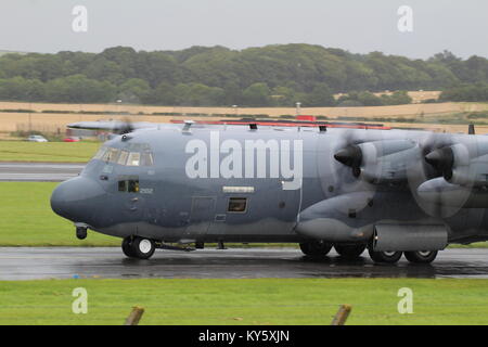 88-2102, un Lockheed HC-130N Hercules (contro il re) azionato dalla United States Air Force, presso l'Aeroporto di Prestwick in Ayrshire. Foto Stock