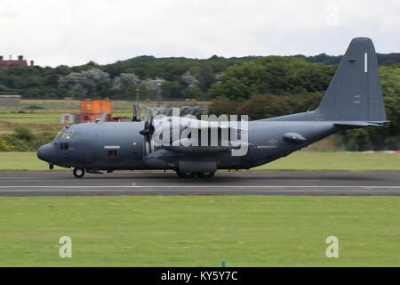 88-2102, un Lockheed HC-130N Hercules (contro il re) azionato dalla United States Air Force, presso l'Aeroporto di Prestwick in Ayrshire. Foto Stock