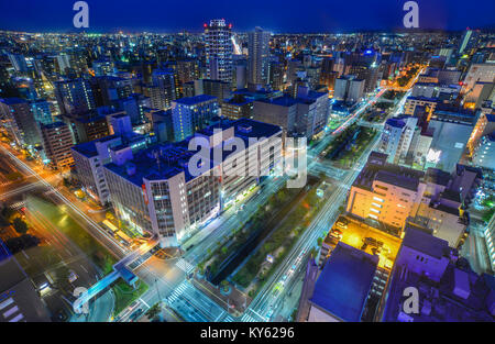 Sapporo, Giappone - Ott 1, 2017. Scena notturna di Sapporo, Giappone. La vista da Sapporo torre della TV situata ad ovest del fiume Sosei. Foto Stock