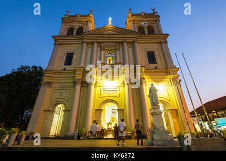 NEGOMBO, SRI LANKA - Febbraio 08, 2017: la chiesa di Santa Maria a Negombo. Negombo è una grande città situata sulla costa occidentale dello Sri Lanka isola. Foto Stock