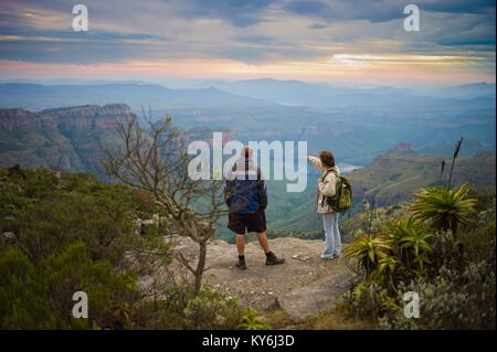 La Scenic tre Rondavels del Fiume Blyde Riserva naturale può essere visto dalla parte superiore della montagna Mariepskop sul confine della provincia di Limpopo. Foto Stock