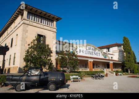 Cavas Freixenet cantina. Sant Sadurni d'Anoia, San Sadurni de Noya. Edificio della cantina. Catalonia Spagna. Foto Stock