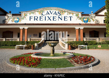 Cavas Freixenet cantina. Sant Sadurni d'Anoia, San Sadurni de Noya. Edificio della cantina. Catalonia Spagna. Foto Stock