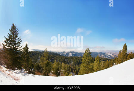 Bogus base ski resort a Boise idaho sopra la città durante il periodo invernale Foto Stock