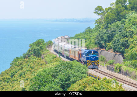 In treno la stazione ferroviaria di Taiwan Foto Stock