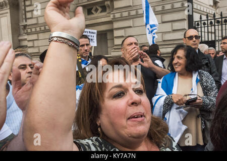 I sostenitori di Israele opponendosi alla manifestazione contro Netanyahu Foto Stock