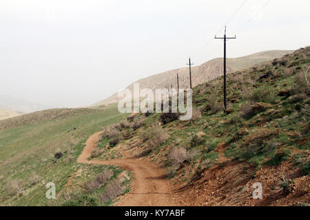 Strada sporca in montagna Zagros, Iran Foto Stock