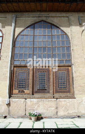 Finestra del palazzo nella fortezza Arg-e Karim Khan in Shiraz, Iran Foto Stock