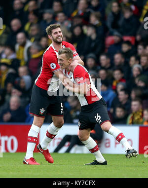 Southampton James Ward-Prowse (destra) punteggio celebra il suo lato del primo obiettivo del gioco con Southampton Jack Stephens (sinistra) durante il match di Premier League a Vicarage Road, Watford Foto Stock